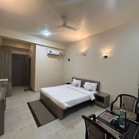 Shanti Niketan Salasar Juliāsar Exterior foto